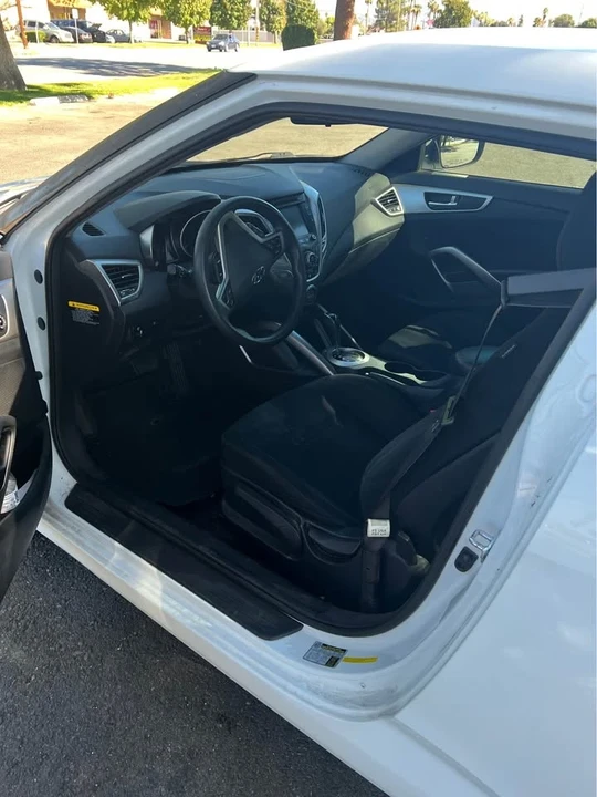 2016 Hyundai Veloster - Image 8 of 9