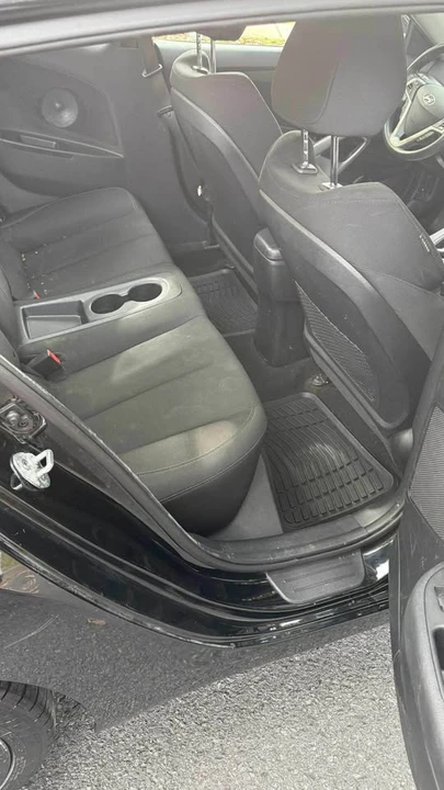 2016 Hyundai Veloster - Image 15 of 16