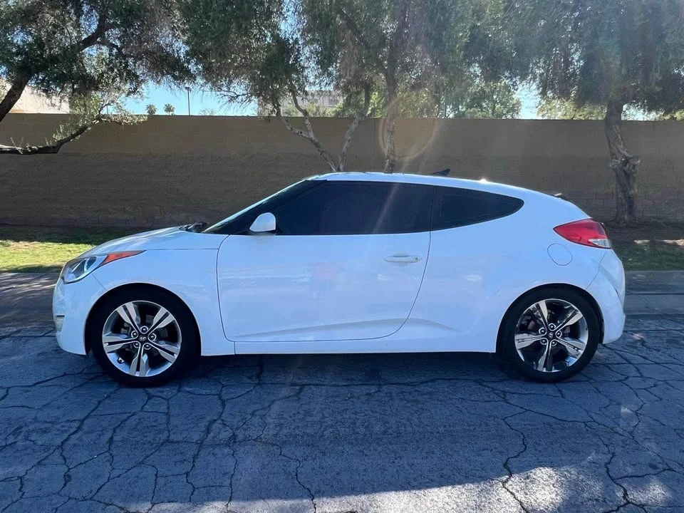 2016 Hyundai Veloster - Image 2 of 11