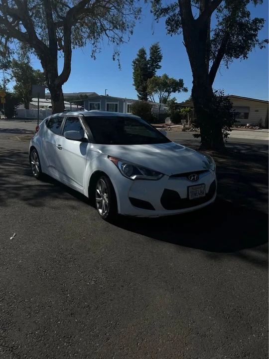 2016 Hyundai Veloster - Image 2 of 9