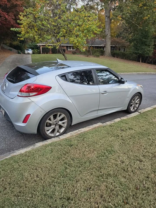 2016 Hyundai Veloster - Image 2 of 2