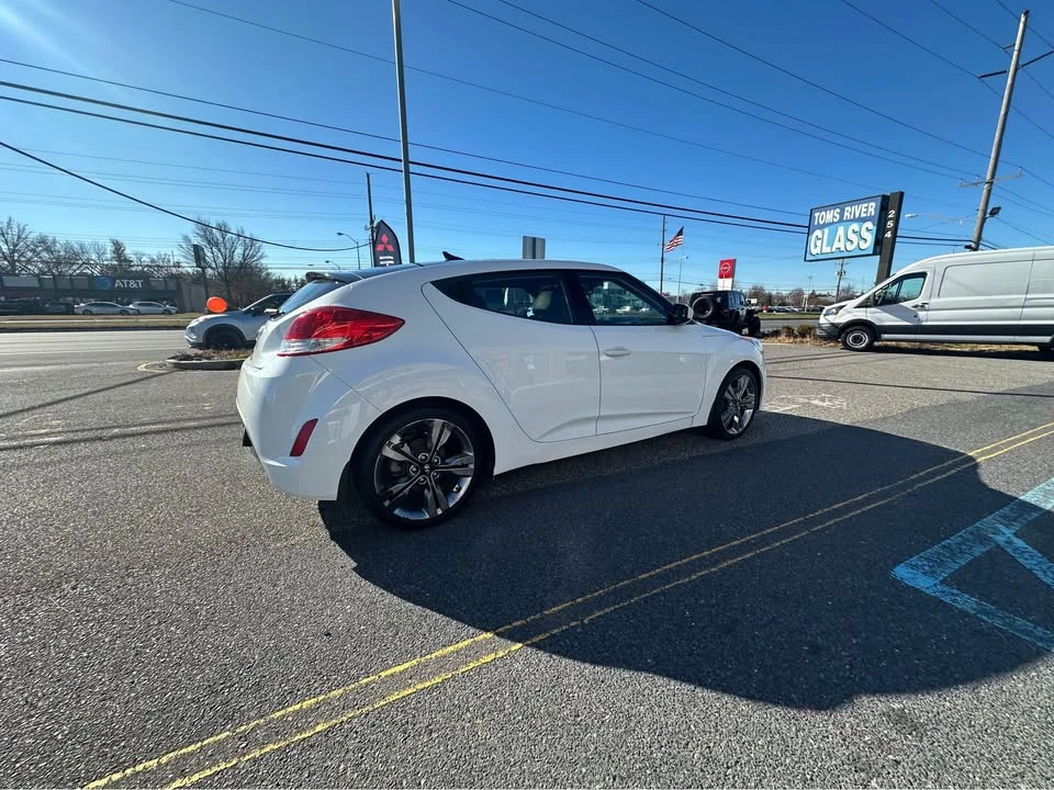 2016 Hyundai Veloster - Image 5 of 10