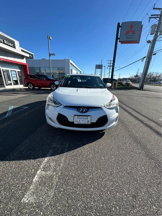 2016 Hyundai Veloster - Image 2 of 10