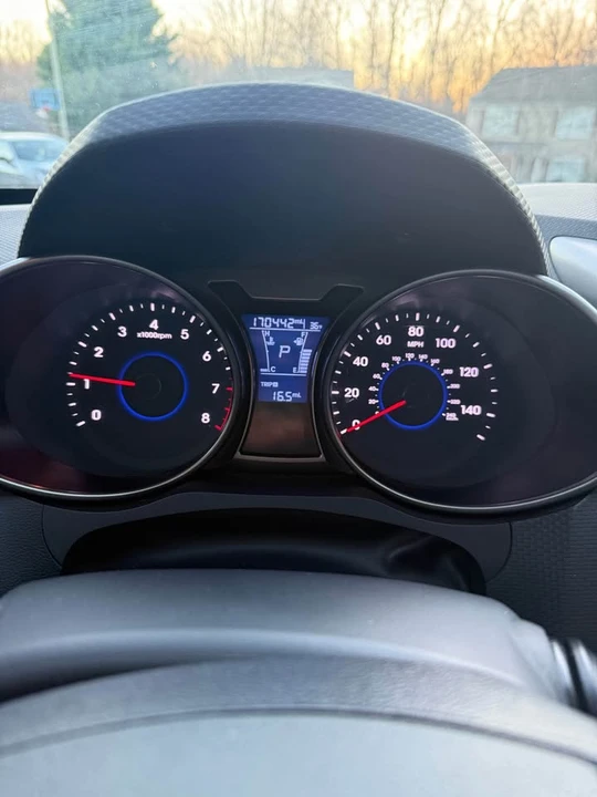 2016 Hyundai Veloster - Image 2 of 7