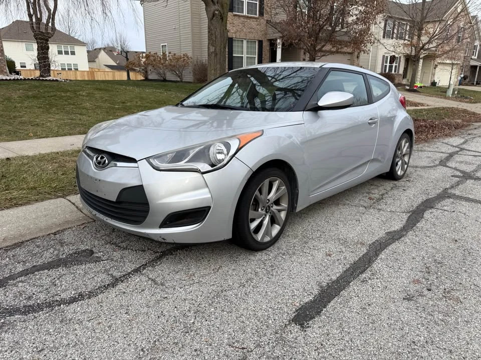 2016 Hyundai Veloster - Image 2 of 4