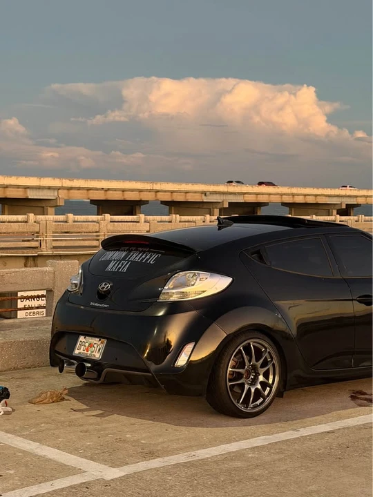 2016 Hyundai Veloster - Image 2 of 7