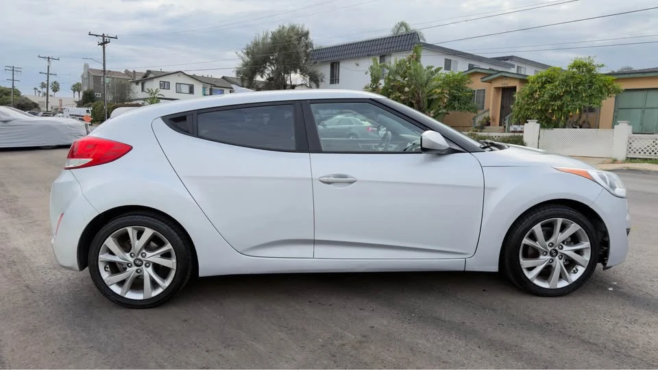 2016 Hyundai Veloster - Image 6 of 11