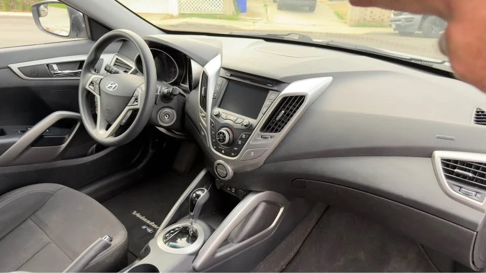 2016 Hyundai Veloster - Image 9 of 11