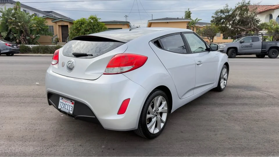 2016 Hyundai Veloster - Image 4 of 11