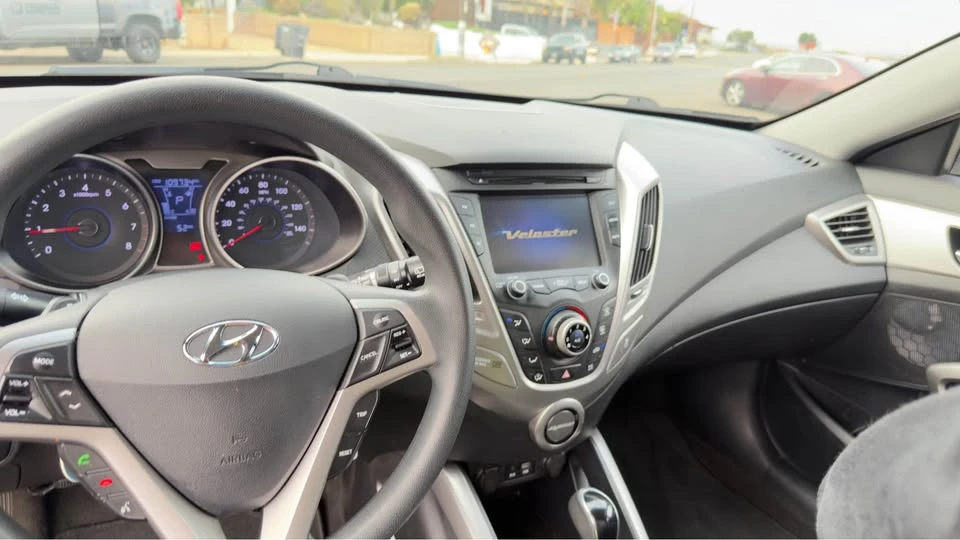 2016 Hyundai Veloster - Image 8 of 11