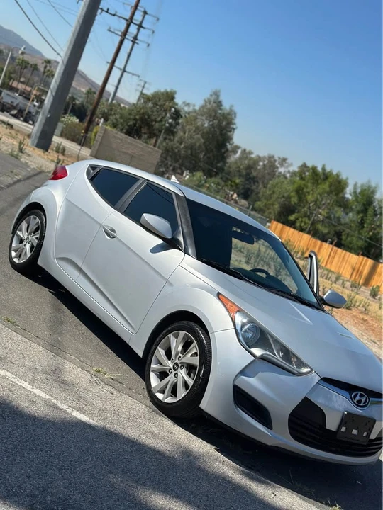 2016 Hyundai Veloster - Image 2 of 2