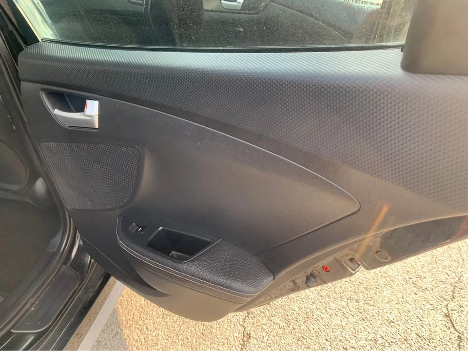 2016 Hyundai Veloster - Image 6 of 7