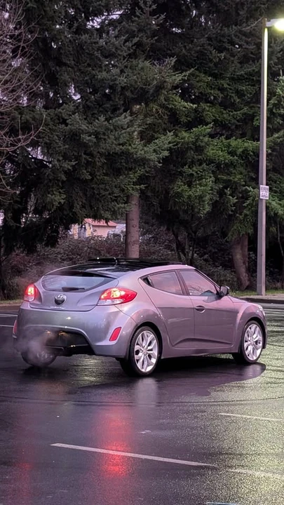 2016 Hyundai Veloster - Image 5 of 10