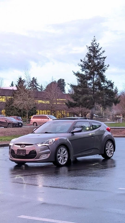 2016 Hyundai Veloster - Image 2 of 10