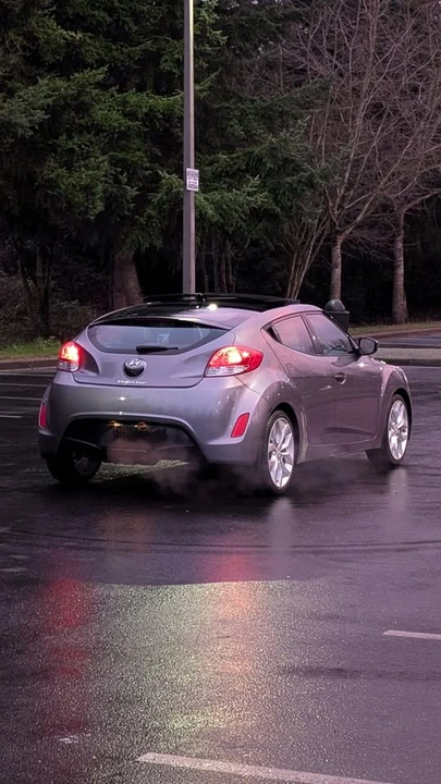 2016 Hyundai Veloster - Image 6 of 10