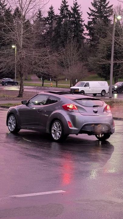 2016 Hyundai Veloster - Image 8 of 10