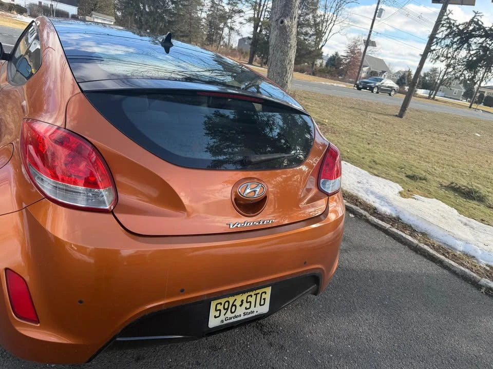 2016 Hyundai Veloster - Image 2 of 15