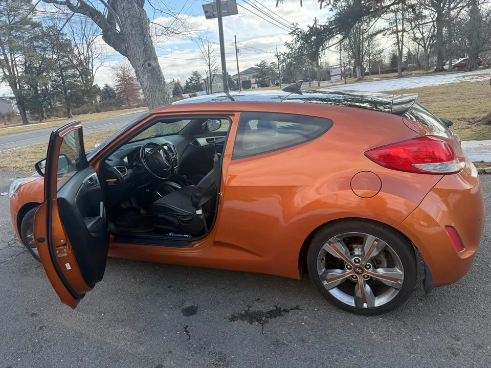 2016 Hyundai Veloster - Image 8 of 15