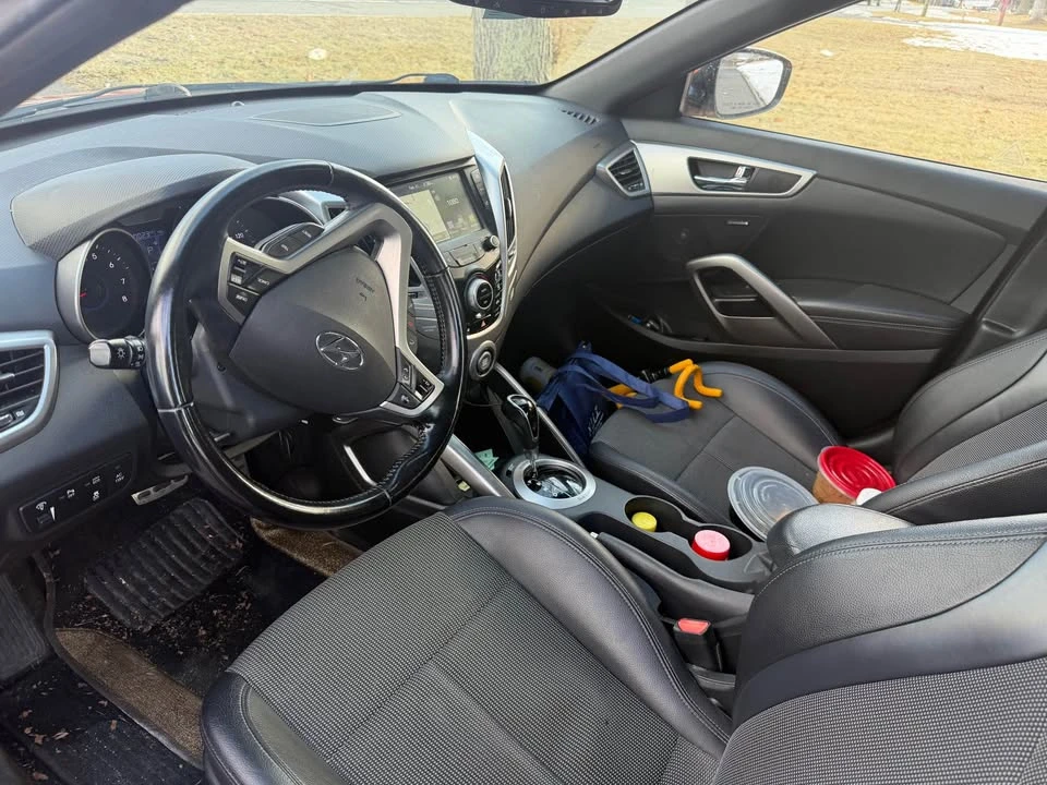 2016 Hyundai Veloster - Image 10 of 15