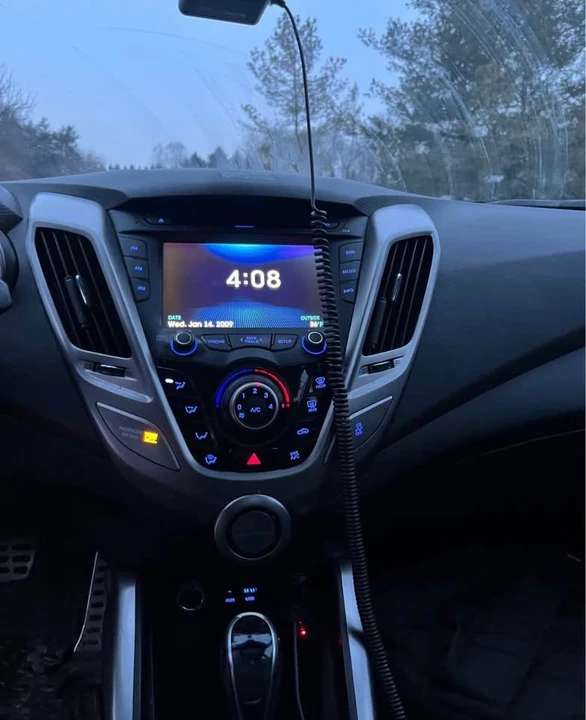 2016 Hyundai Veloster - Image 10 of 11