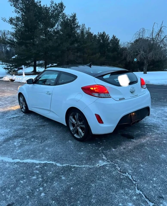 2016 Hyundai Veloster - Image 4 of 11