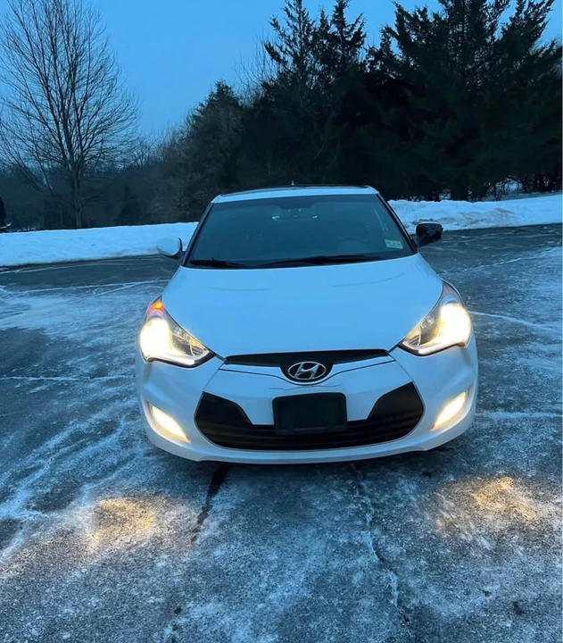 2016 Hyundai Veloster - Image 2 of 11