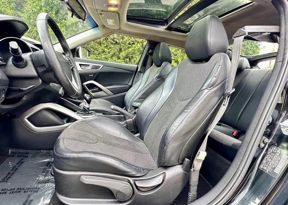 2016 Hyundai Veloster - Image 4 of 8