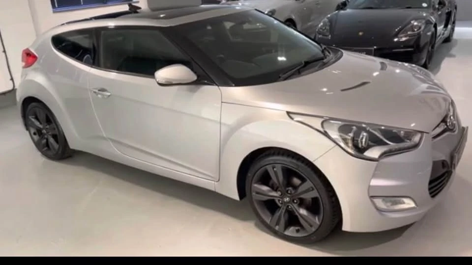 2016 Hyundai Veloster - Image 2 of 8