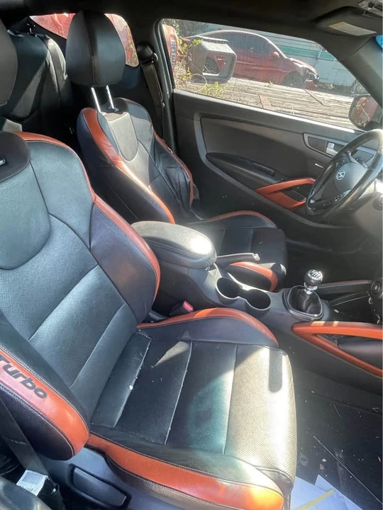 2016 Hyundai Veloster - Image 16 of 17