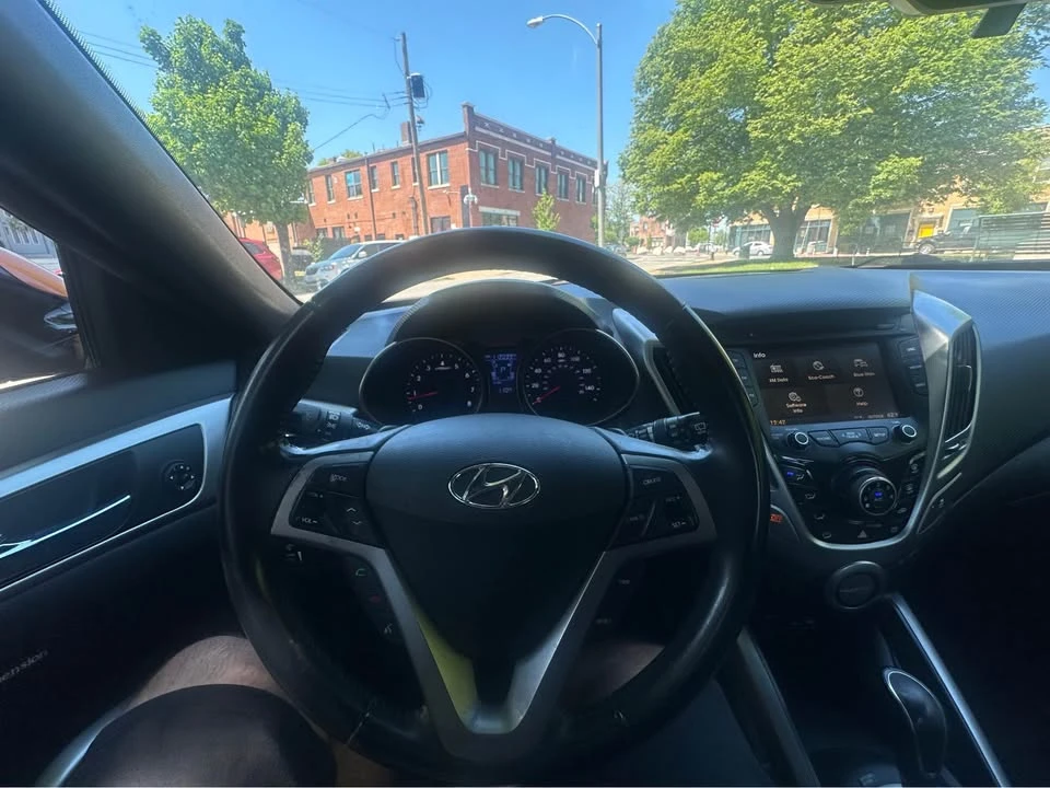 2016 Hyundai Veloster - Image 10 of 15