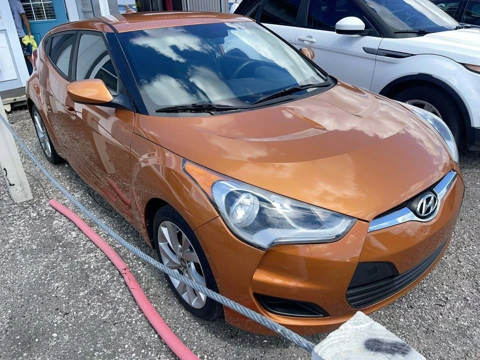 2016 Hyundai Veloster - Image 2 of 10