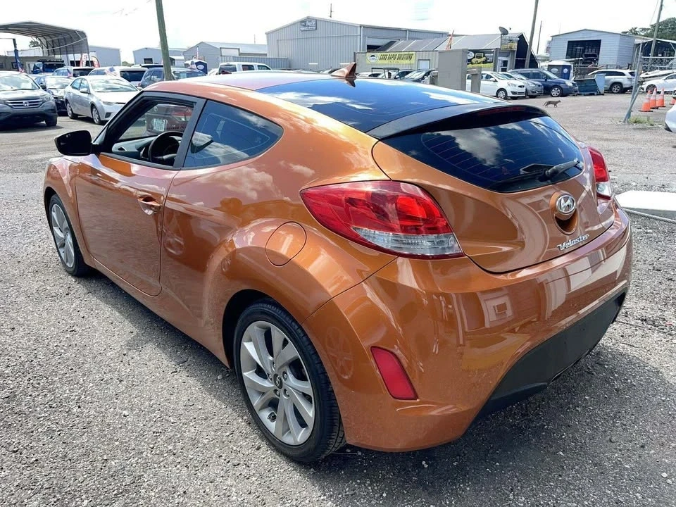 2016 Hyundai Veloster - Image 9 of 10
