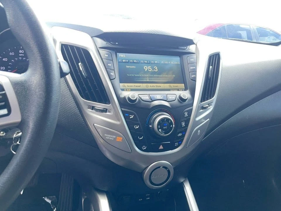 2016 Hyundai Veloster - Image 8 of 10
