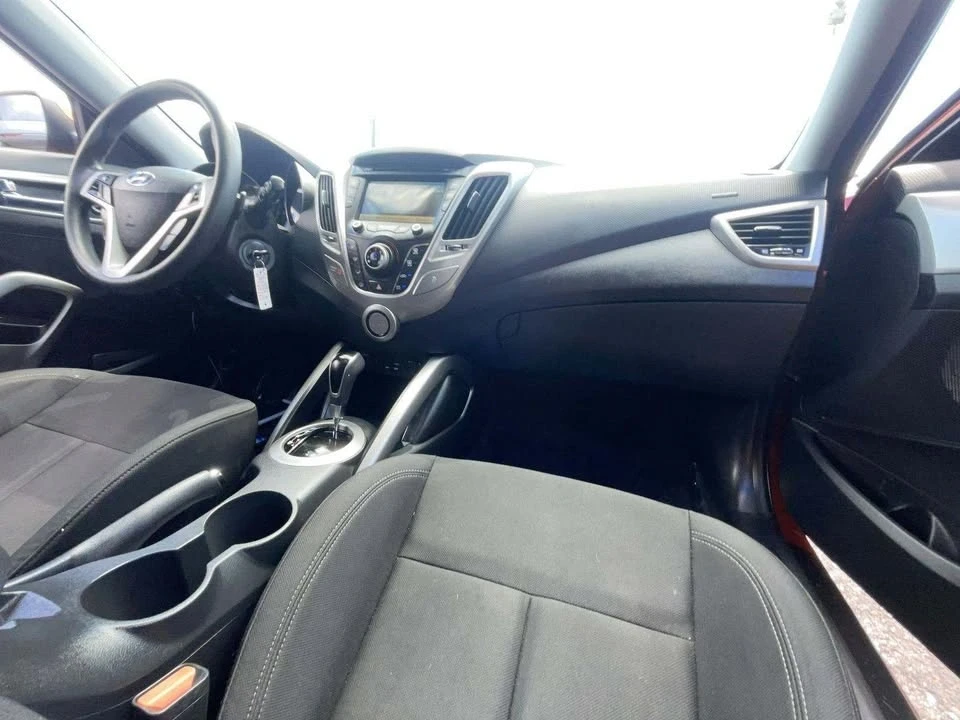 2016 Hyundai Veloster - Image 4 of 10