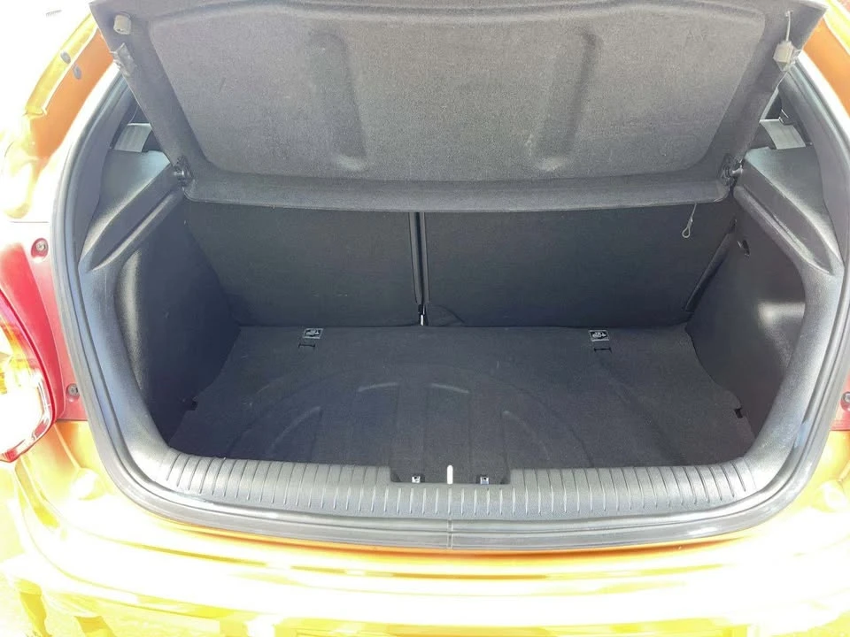 2016 Hyundai Veloster - Image 6 of 10