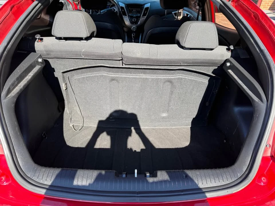 2016 Hyundai Veloster - Image 10 of 20