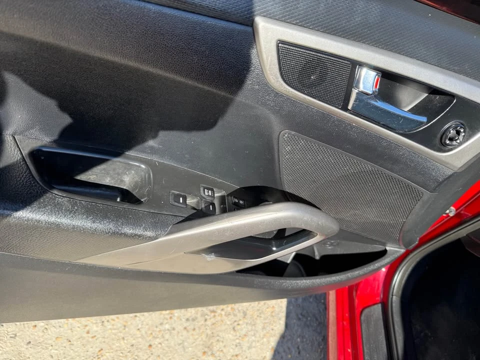 2016 Hyundai Veloster - Image 11 of 20