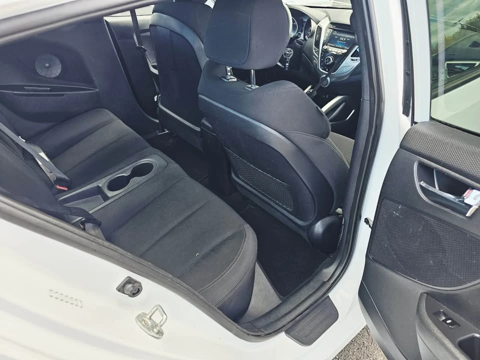 2016 Hyundai Veloster - Image 12 of 18