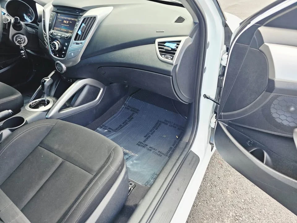2016 Hyundai Veloster - Image 11 of 18