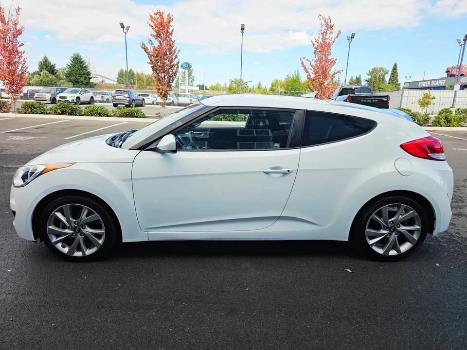 2016 Hyundai Veloster - Image 2 of 18