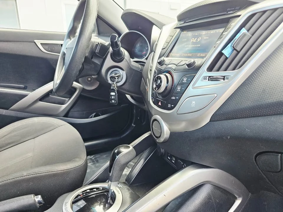 2016 Hyundai Veloster - Image 14 of 18