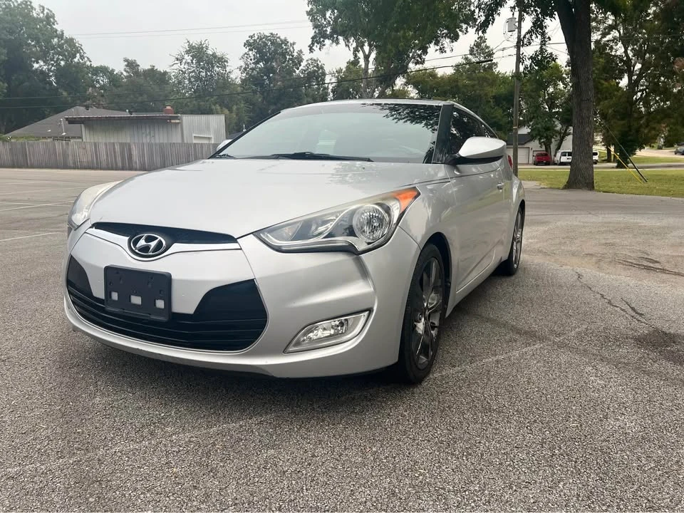 2016 Hyundai Veloster - Image 2 of 10