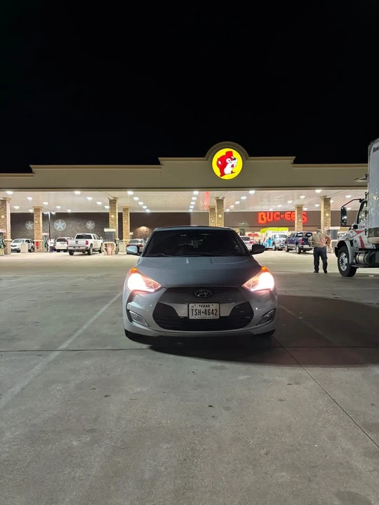 2016 Hyundai Veloster - Image 2 of 3