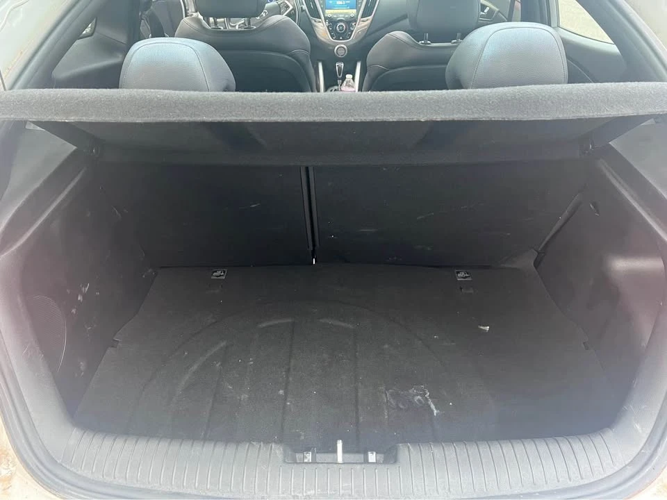 2016 Hyundai Veloster - Image 9 of 10