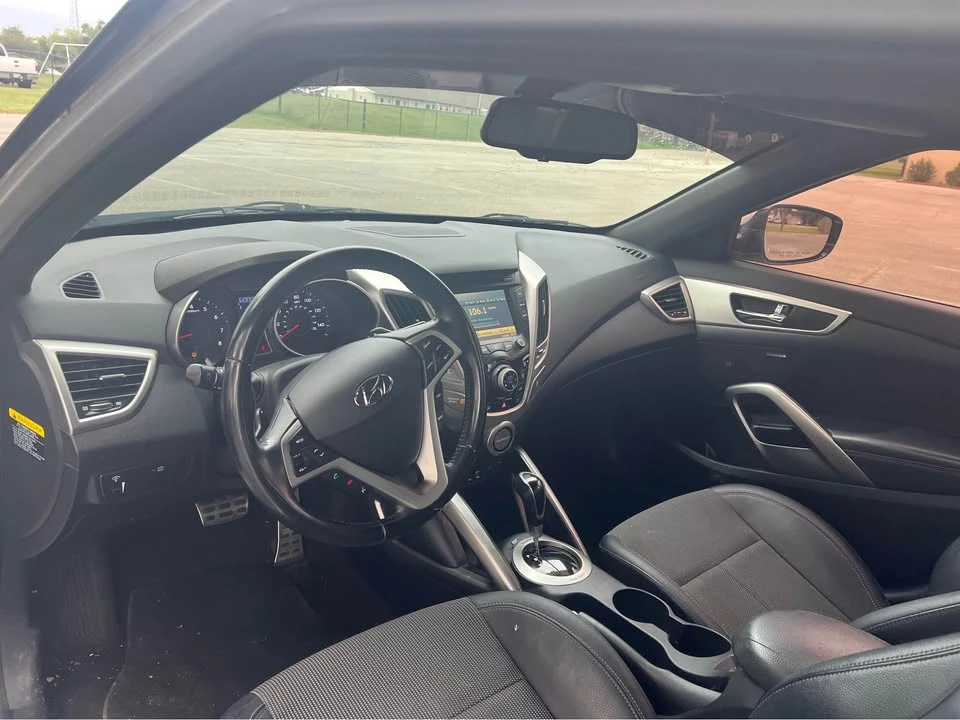 2016 Hyundai Veloster - Image 4 of 10