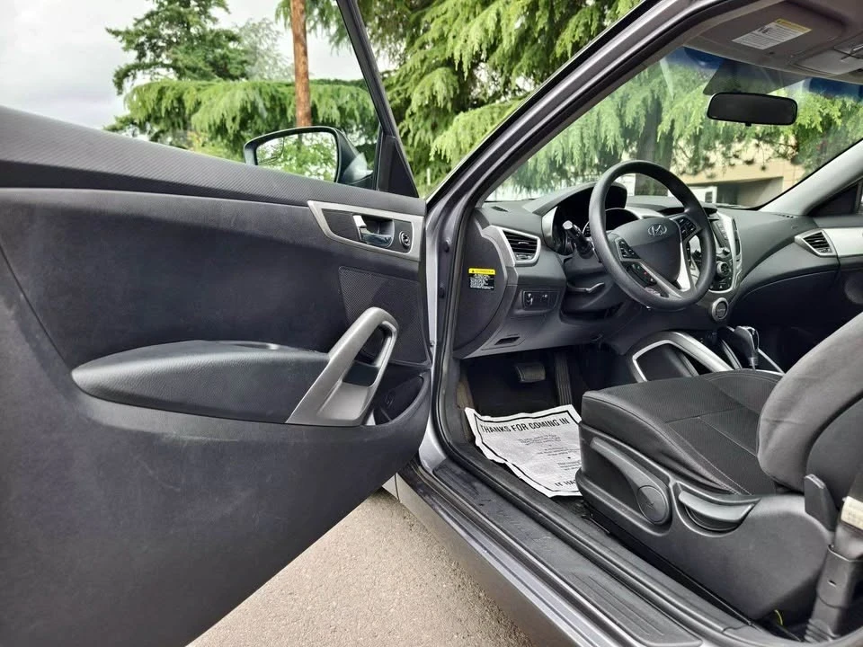 2016 Hyundai Veloster - Image 10 of 18