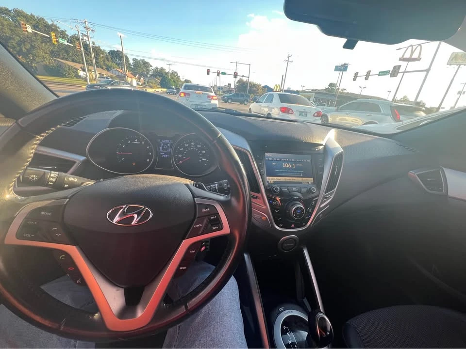 2016 Hyundai Veloster - Image 10 of 10