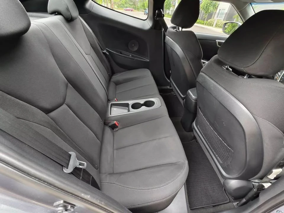 2016 Hyundai Veloster - Image 15 of 18