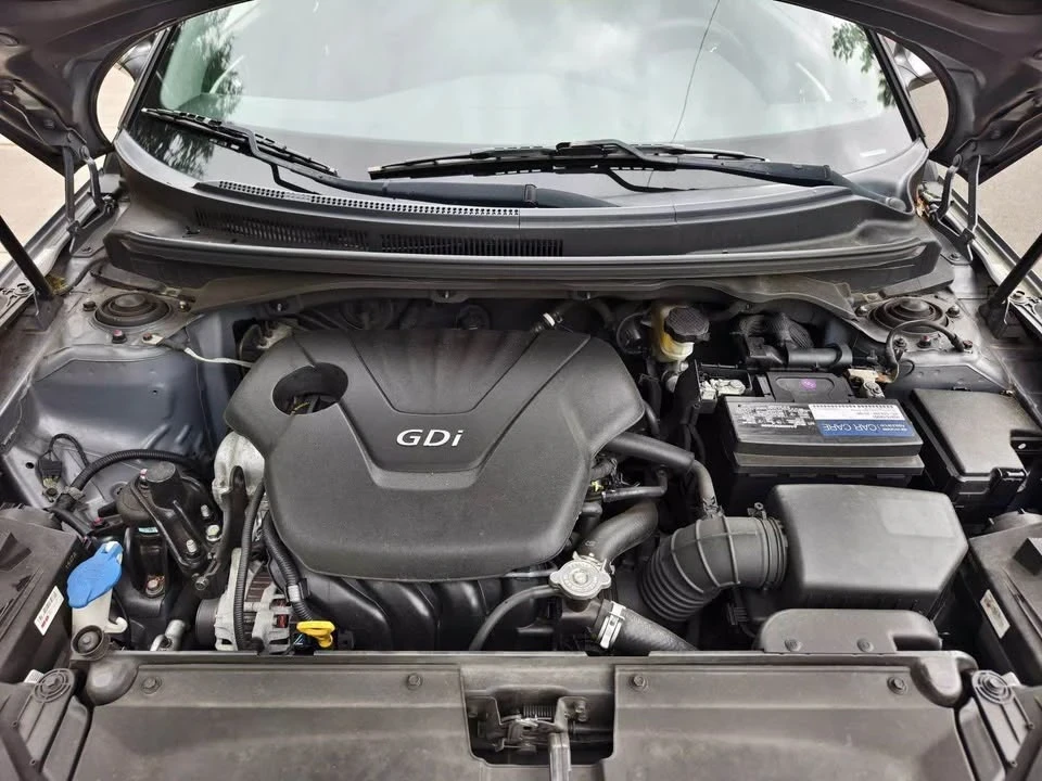 2016 Hyundai Veloster - Image 17 of 18