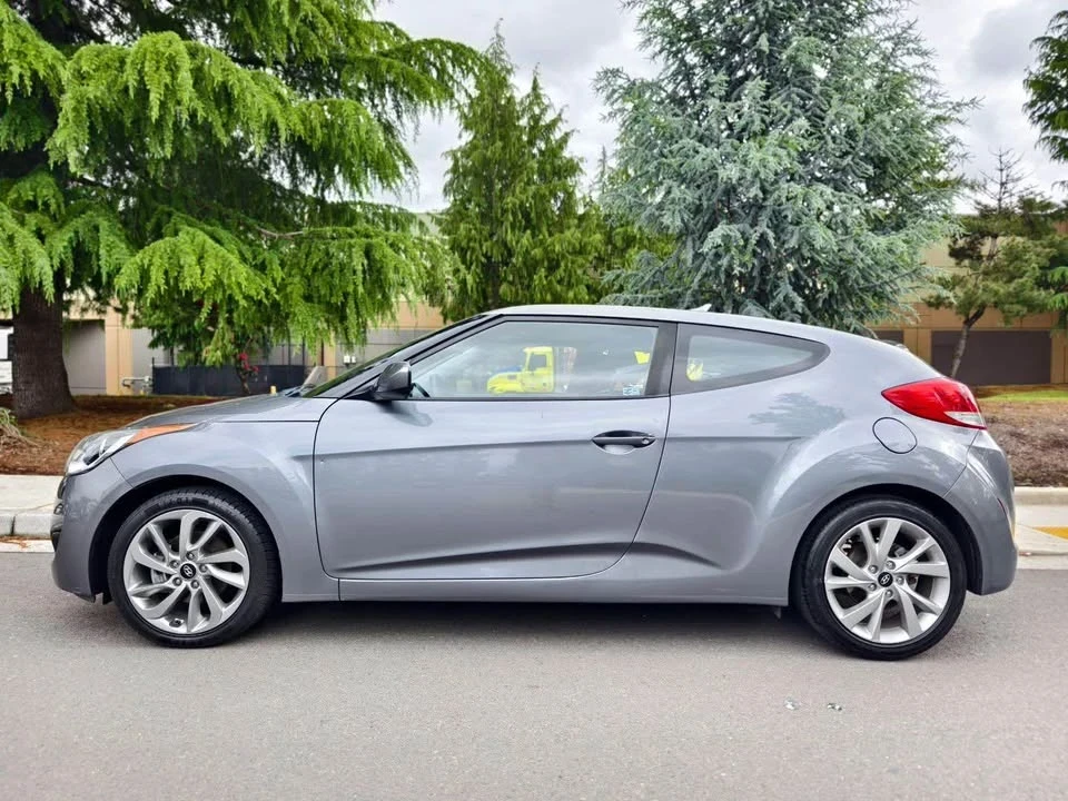 2016 Hyundai Veloster - Image 8 of 18